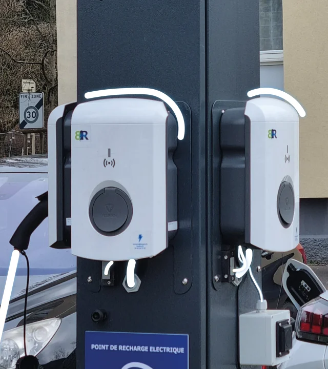 borne de recharge sur parking partagé